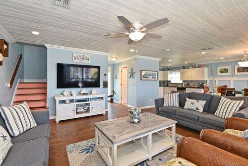 "All Decked Out NSB" Ocean Views, Private Fenced Yard, BBQ, Bikes, Beach toys