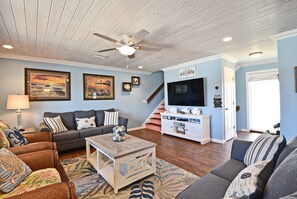 TV connectée, jeux vidéo, lecteur de DVD, baby-foot