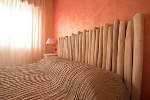 4 bedrooms, in-room safe, desk, soundproofing