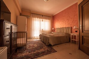 4 Schlafzimmer, Zimmersafe, Schreibtisch, schallisolierte Zimmer