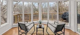 Treetop house with direct access to bike trails and small walk to Lake Avalon