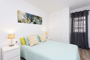 2 chambres, fer et planche à repasser, Wi-Fi, draps fournis