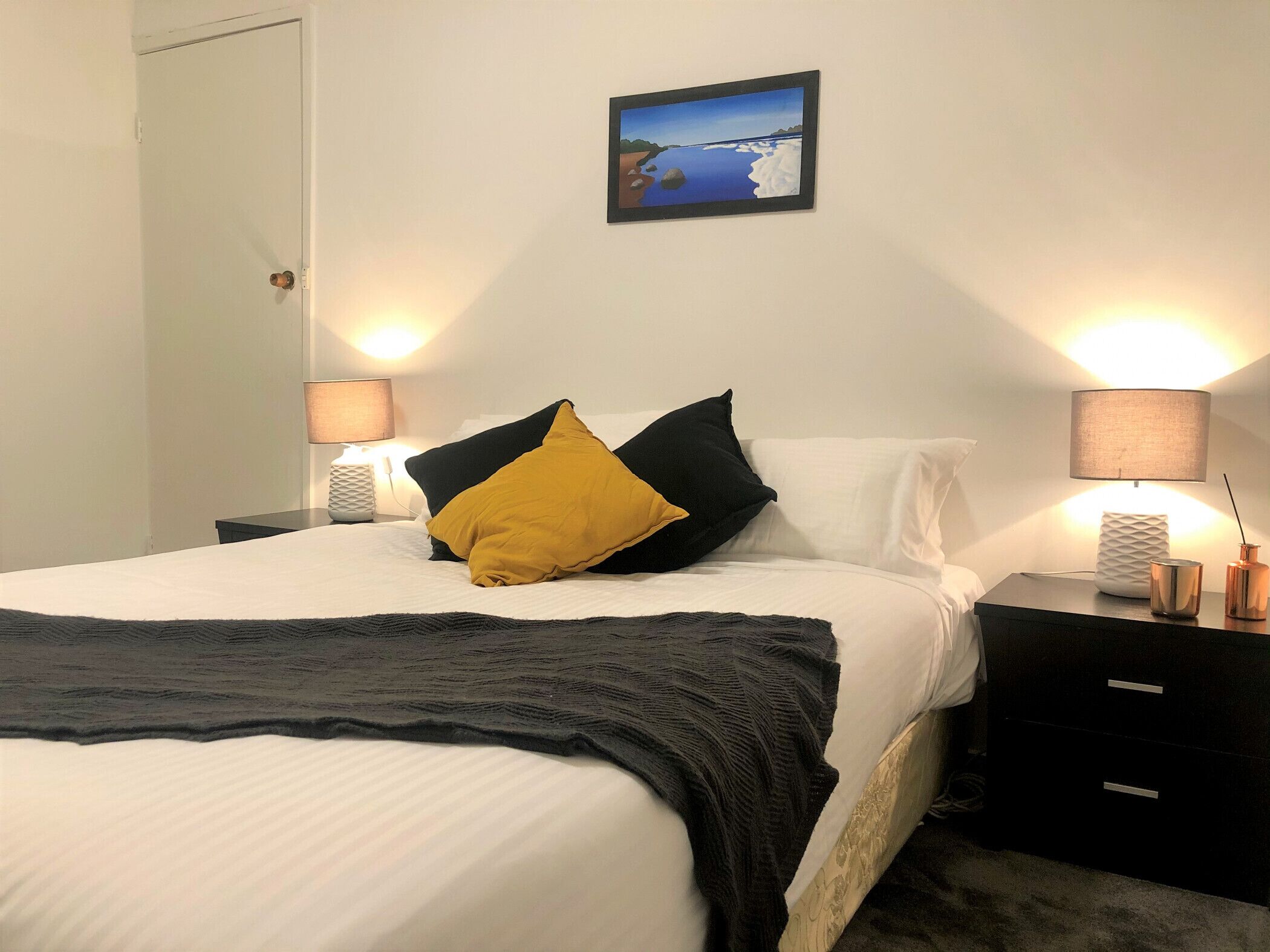 Spacious 2 BD unit in a great location near Chadstone by Readyset