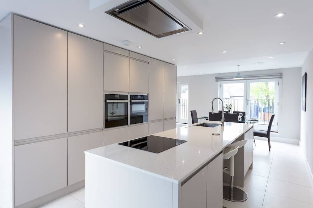 Immaculate Central Windsor Town House - Forest Green