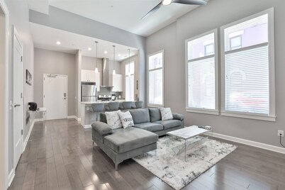 **m0dernLUX ~New~ OTR condo *Park ONsite*