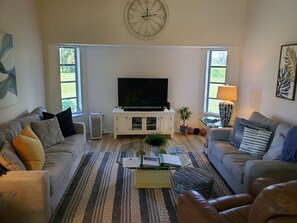 智能电视、电子游戏、DVD 播放器、书