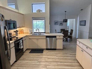 Fridge, microwave, oven, stovetop - Gulf Tranquility FL (Rotonda West)