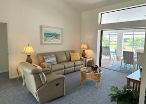 Smart TV, video games, DVD player, books - Gulf Tranquility FL (Rotonda West)