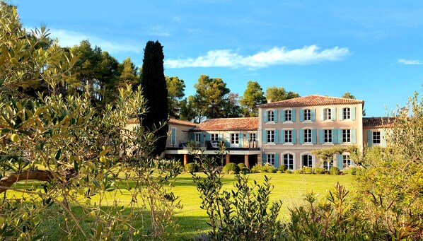 Front of property - Domaine de Valmouriane (St.-Rémy-de-Provence)