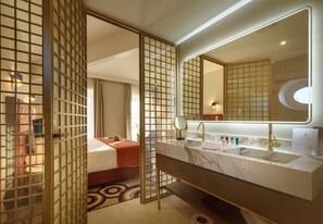 Superior Double Room | Bathroom | Hair dryer, bathrobes, towels - Domaine de Valmouriane (St.-Rémy-de-Provence)