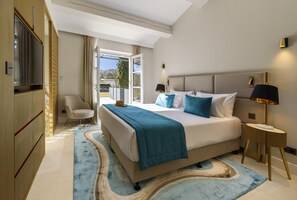 Premium bedding, pillow-top beds, minibar, in-room safe - Domaine de Valmouriane (St.-Rémy-de-Provence)