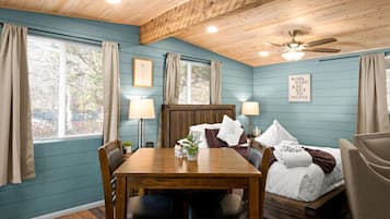 Iron/ironing board, free WiFi, bed sheets