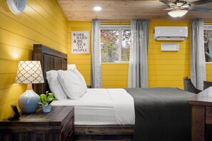 Tabla de planchar con plancha, wifi gratis y ropa de cama 