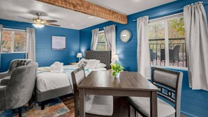 A room with a bed, two chairs, a table, a clock, and a window with curtains. - 17 Creekside Retreat (Sedona)