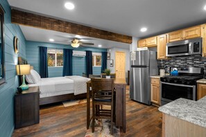 1 habitación, tabla de planchar con plancha, wifi gratis y ropa de cama 