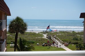On the beach - WOW! A Must See! Updated Oceanfront, Pool View Spanish Main Condo!- Amazing! (Cocoa Beach)