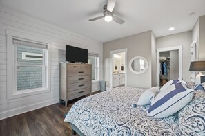 3 habitaciones, escritorio, tabla de planchar con plancha y wifi gratis