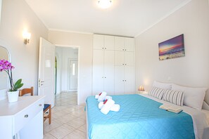 2 bedrooms, iron/ironing board, travel cot, free WiFi