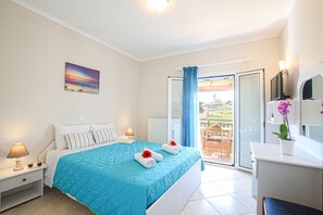 2 bedrooms, iron/ironing board, travel crib, free WiFi - Teta's house sea view (kerkura)