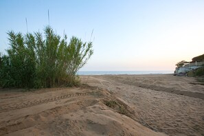 Beach nearby - Teta's house sea view (kerkura)