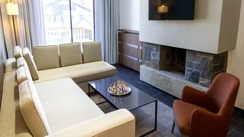 Télévision à écran plat de 32 pouces avec chaßnes par satellite