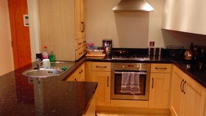 Basic Double Room | Private kitchen - Gosforth one bedroom studio (Newcastle-upon-Tyne)
