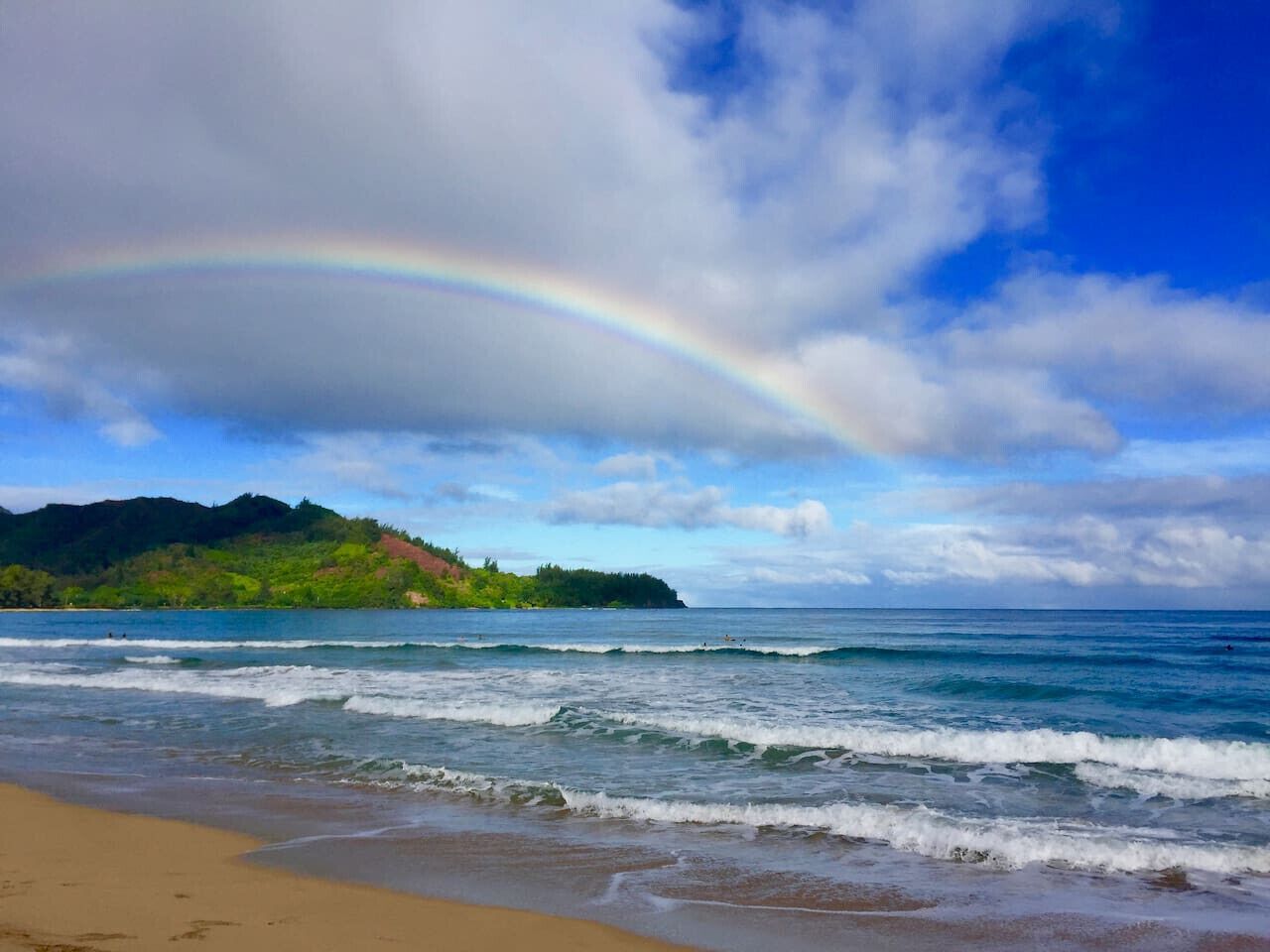 Beach nearby, sun-loungers, beach towels