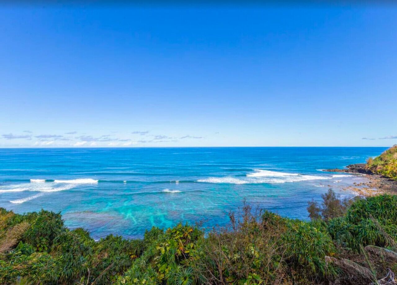 Plage à proximité, chaises longues, serviettes de plage