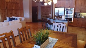 Interior - Lakeside condo 1,511 square feet. Your peaceful, calm & relaxing escape. (Lakeside)