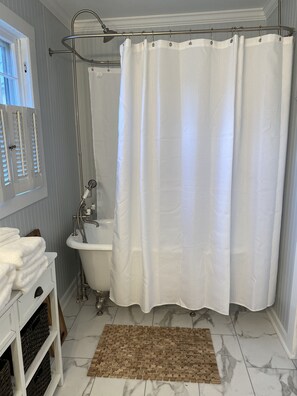 Combined shower/bathtub, towels, soap, toilet paper