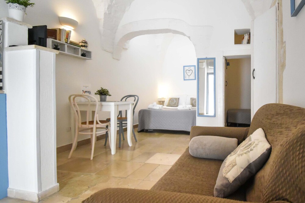 Il Vico 9 Ostuni by Typney