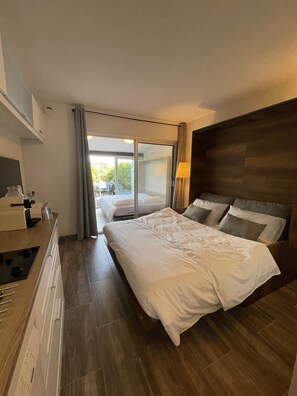 1 slaapkamer, een kluis op de kamer, een strijkplank/strijkijzer