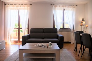 Apartment | Wohnzimmer | Flachbildfernseher