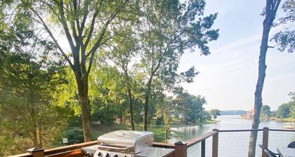Magnolia at The Shoals: Lakefront Home on Wilson Lake