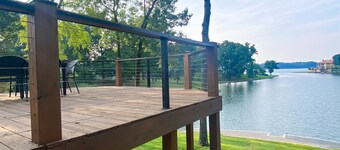 Magnolia at The Shoals: Lakefront Home on Wilson Lake