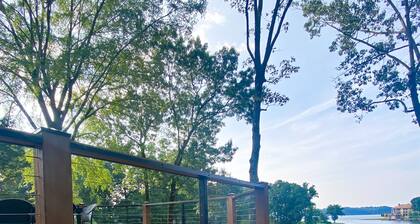 Magnolia at The Shoals: Lakefront Home on Wilson Lake
