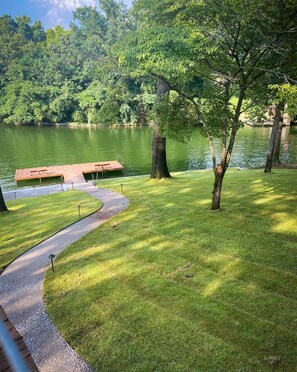 Property grounds - Magnolia at The Shoals: Lakefront Home on Wilson Lake (Muscle Shoals)