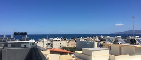 Superior Double Room, 1 King Bed, Balcony, City View | Terrace/patio