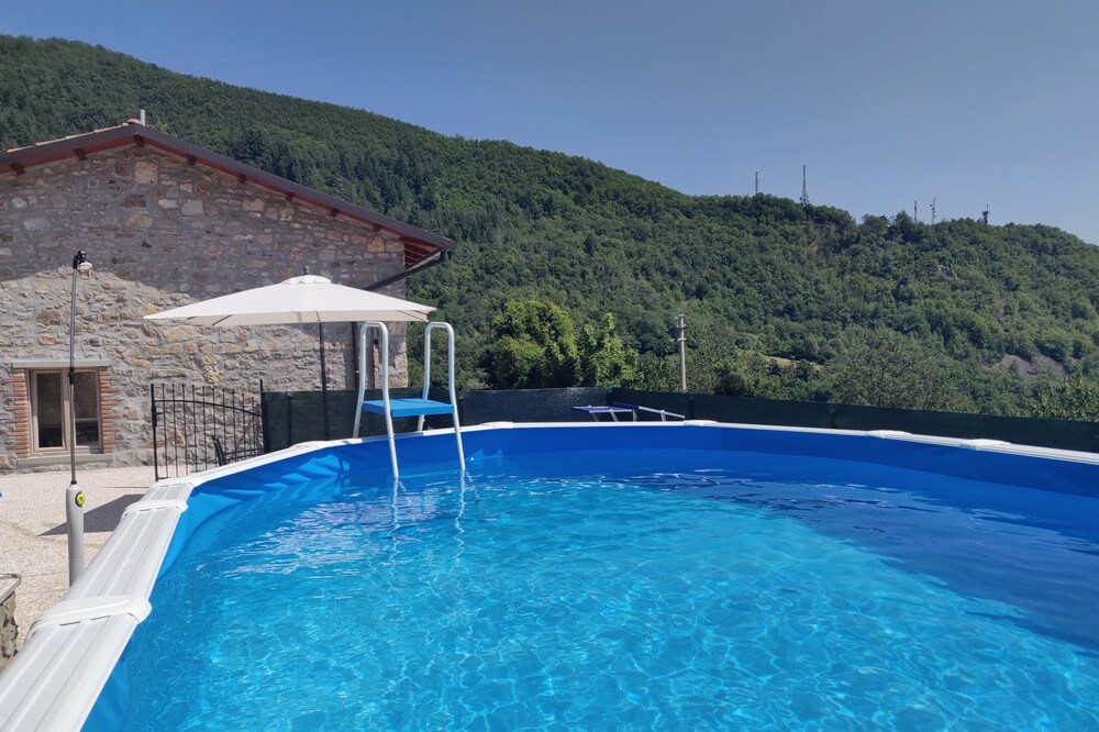 Cottage in medieval village, private pool, walk to restaurants