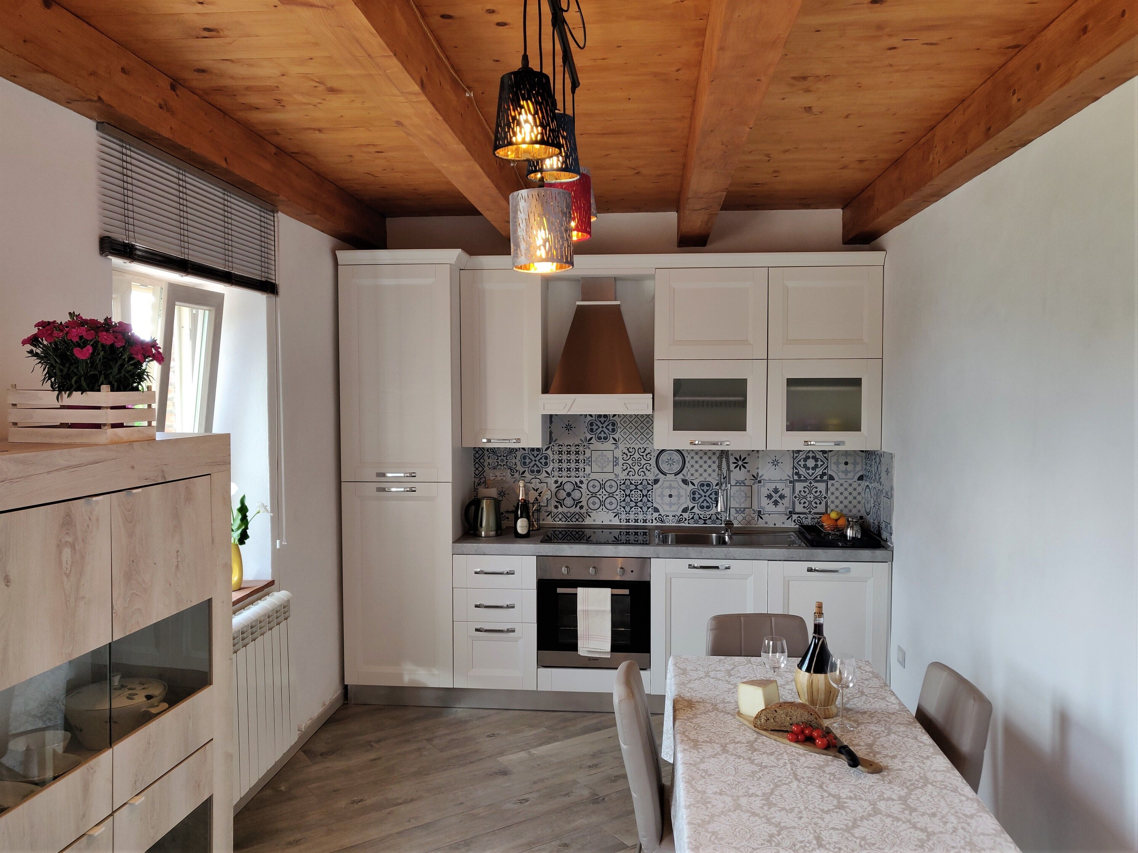 Kühlschrank, Mikrowelle, Ofen, Geschirrspüler