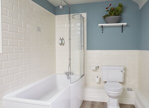 King Room | Badezimmer | Duschwanne