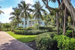 House (Captiva Tarpon) | Property grounds