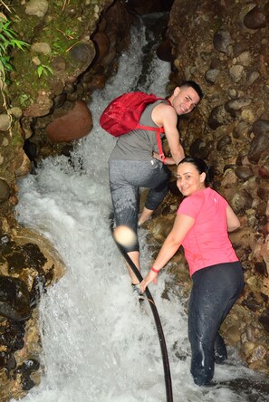 Cascada en la piscina