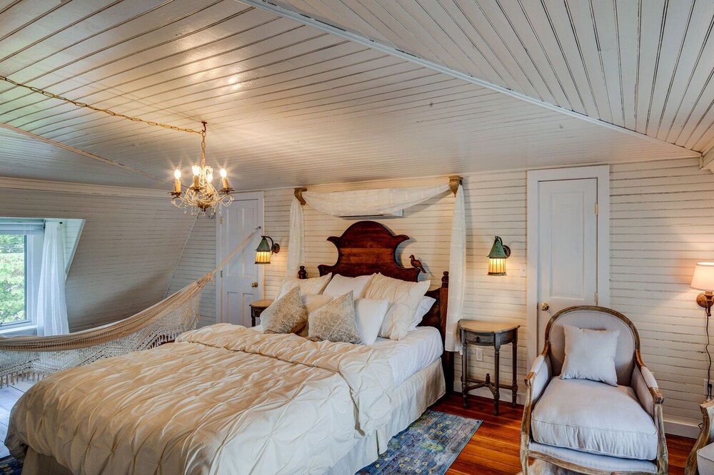 Fairytale Loft Suite | 1 bed, 1 bath Luxury Apartment in Downtown Belmont