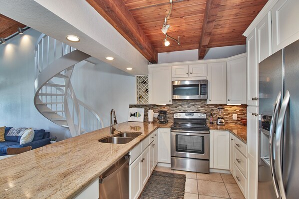 Refrigerador, microondas, horno, placa de cocina