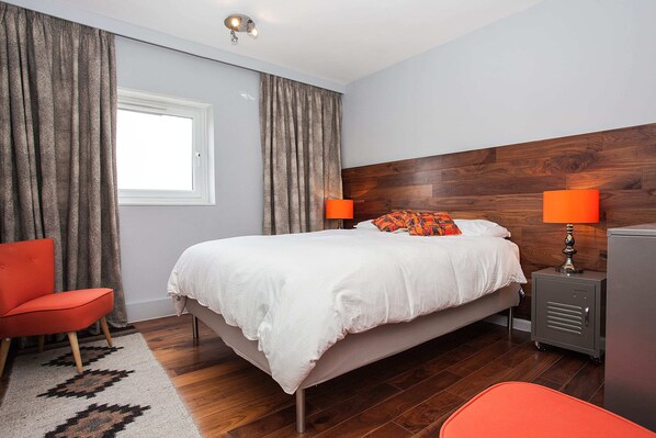 Basic Apartment, 1 King Bed