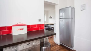 Basic Apartment, 1 King Bed | Private kitchen - Modern 1 Bedroom Apartment in E1 London (London)