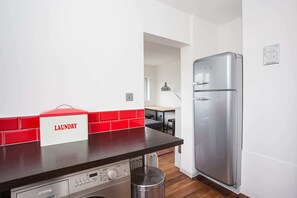 Basic-Apartment, 1 King-Bett | Eigene Küche | Kühlschrank, Ofen, Herdplatte, Geschirrspüler