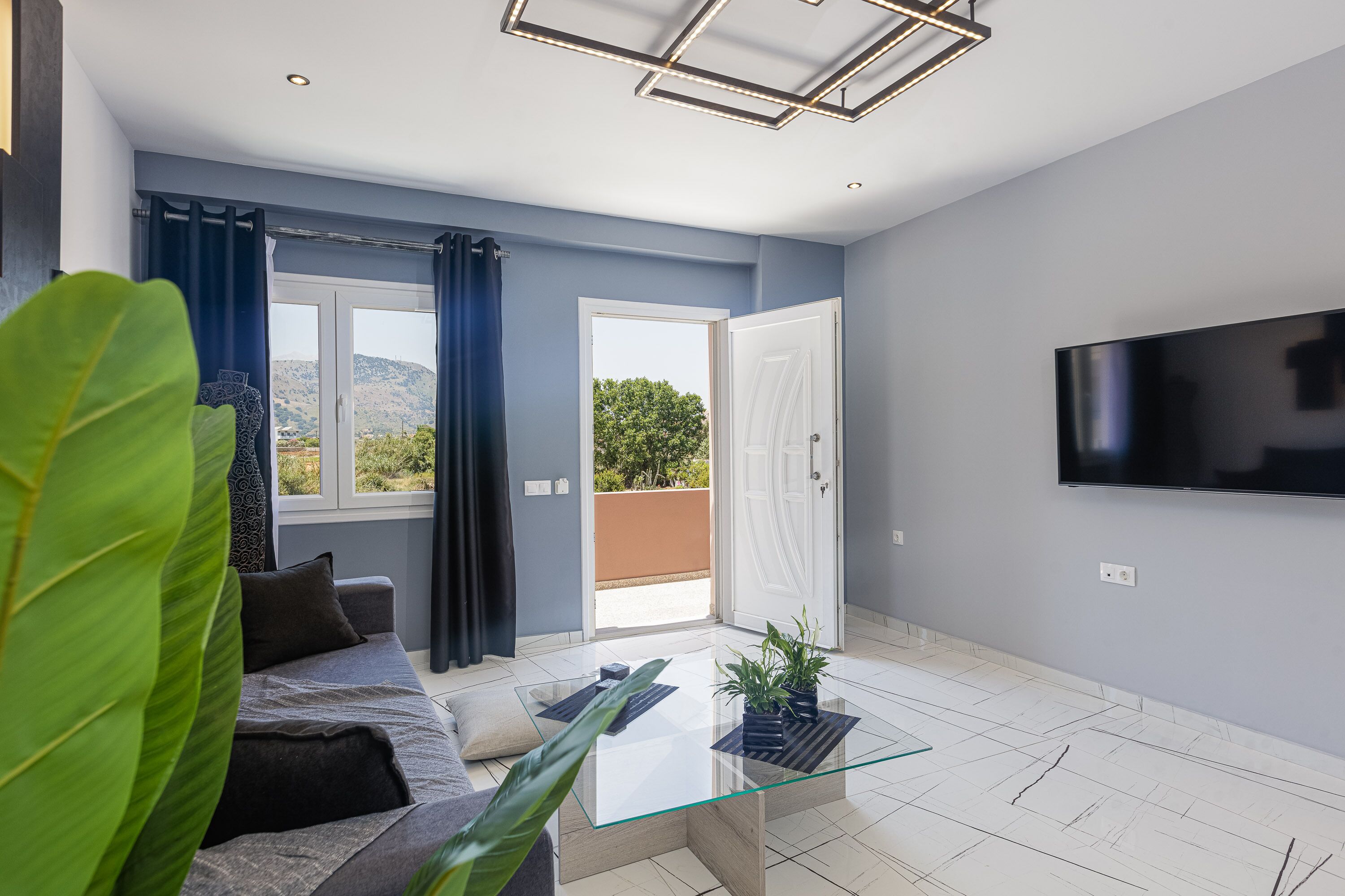 Semiso Beach Suites- 1 Bedroom Apartment 