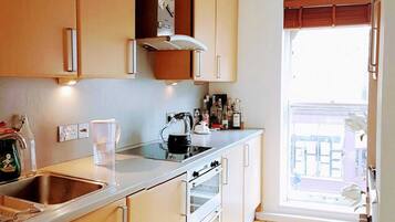 Basic Apartment, 1 Queen Bed with Sofa bed | Private kitchen | Fridge, oven, stovetop, dishwasher